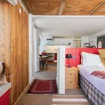 Apartment 'Watch Maker' 3 Bedroom Apartment *