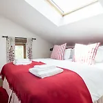 Apartment 'Watch Maker' 3 Bedroom Apartment Le Chable