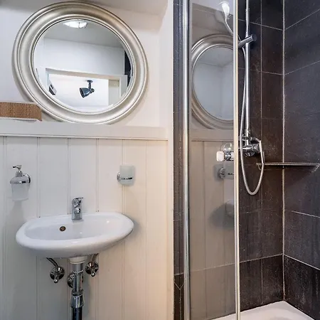 'Watch Maker' 3 Bedroom Apartment *