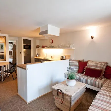 'Watch Maker' 3 Bedroom Apartment *