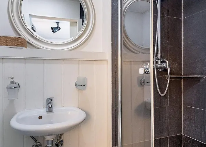 'Watch Maker' 3 Bedroom Apartment *