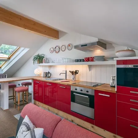 'Watch Maker' 3 Bedroom Apartment *