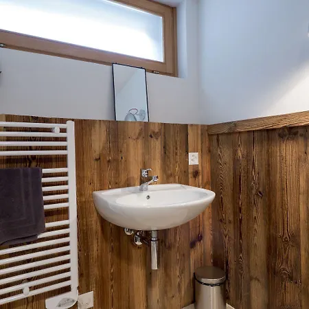 'Watch Maker' 3 Bedroom Apartment *