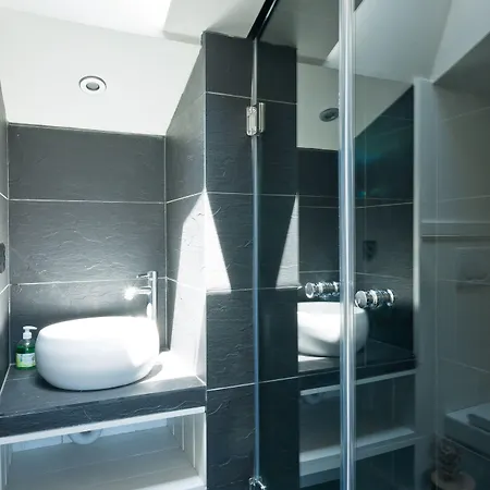 'Watch Maker' 3 Bedroom Apartment