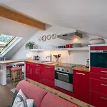 'Watch Maker' 3 Bedroom Apartment *