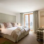 'Watch Maker' 3 Bedroom Apartment דירה