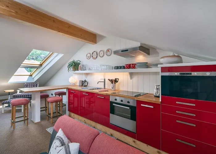 'Watch Maker' 3 Bedroom Apartment *